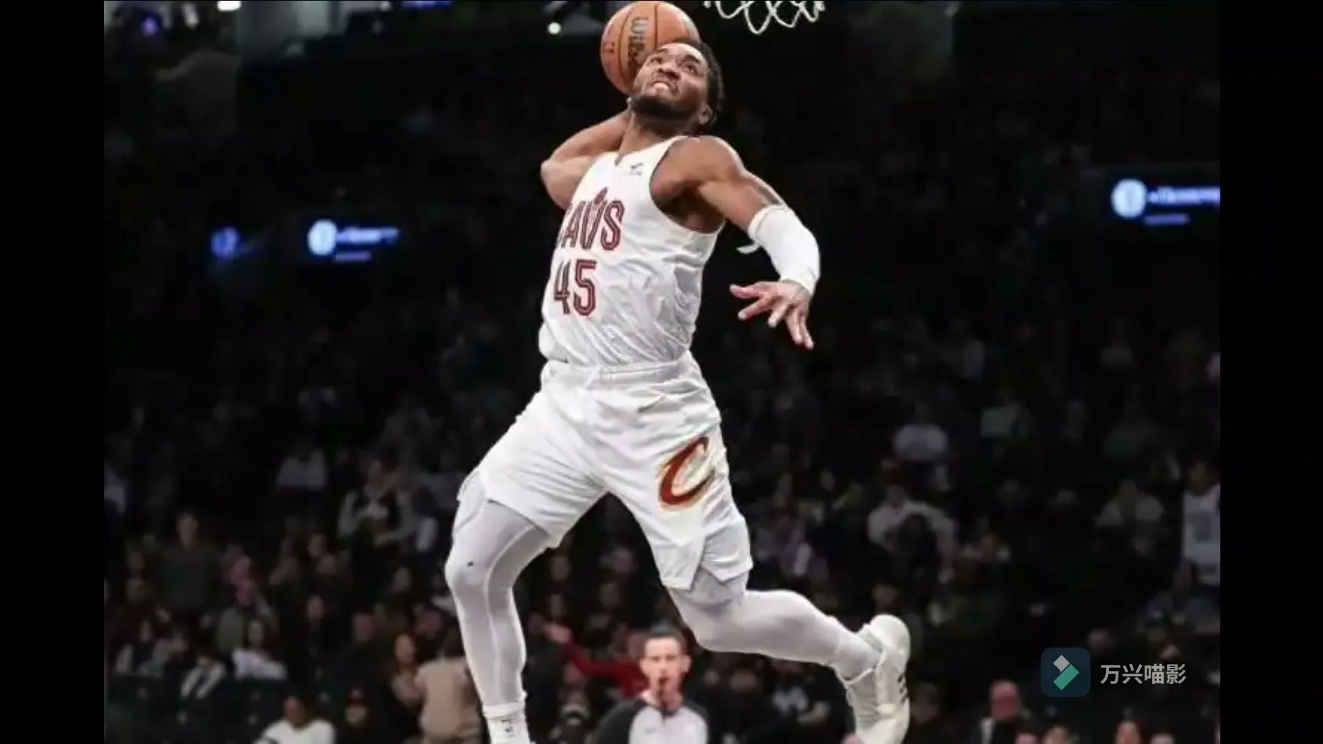 传记作者：亚马尔早期对莱万很不满，后来明白对方是想帮自己（传记作者：亚马尔起初不满莱万，后来才明白对方是在帮自己）