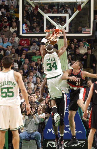 巴萨vs贝蒂斯首发：安东尼PK亚马尔，拉师傅、佩德里先发（巴萨vs贝蒂斯首发出炉：亚马尔对决安东尼，佩德里与拉师傅同列先发）