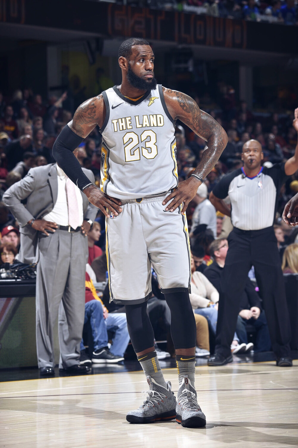 表现“两极分化”：回顾萨利巴上一次对阵拜仁的表现（萨利巴上次对阵拜仁表现回顾：起伏显著）