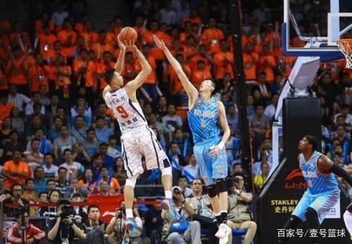 奥卡福尔抱怨没入选国家队，扎卡：有时候你得闭嘴去努力工作（奥卡福尔不满落选国家队，扎卡回怼：少说话，多干活）